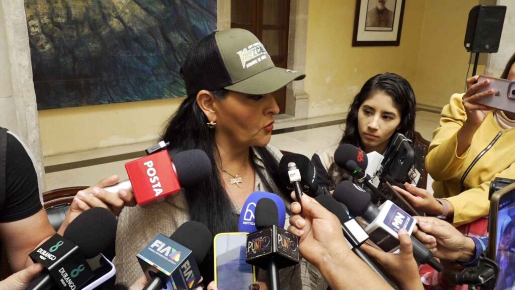 Alcaldesa Nancy Vázquez muestra solidaridad y exige justicia ante fallecimiento de un hombre en cárcel de Nombre de Dios