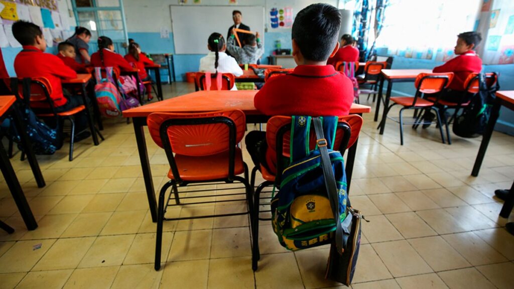Impulsan permisos laborales para que padres atiendan asuntos escolares de sus hijos