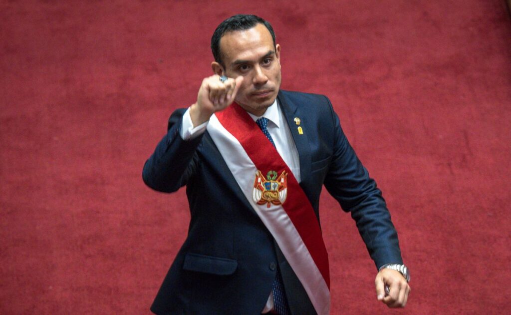 Polémica en Perú por tuits machistas y sexuales del nuevo presidente José Jerí