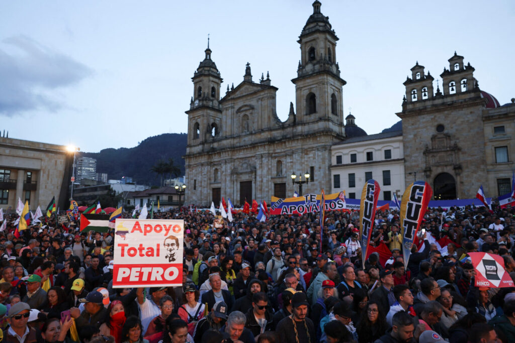 Miles marchan en Colombia en apoyo a Petro frente a Trump
