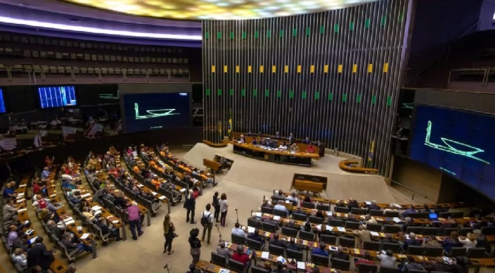 Diputado sufre un ataque de risa incontrolable en Congreso de Puebla