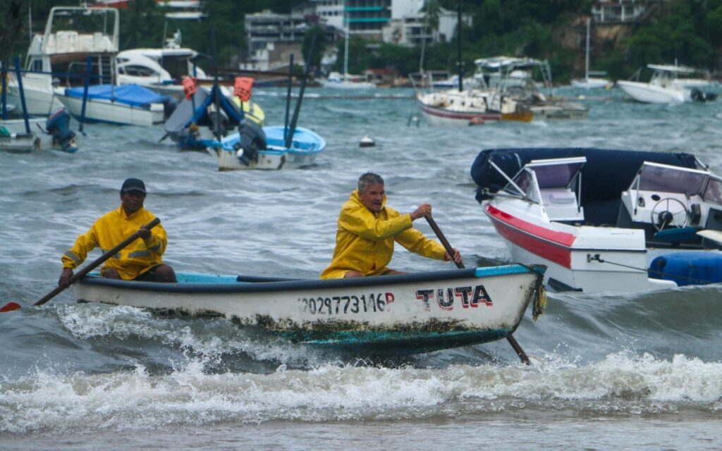 Raymond se degrada a depresión tropical pero mantiene lluvias intensas en México