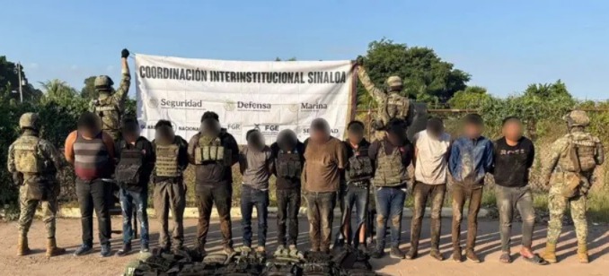 Detienen a 13 personas tras enfrentamiento con autoridades en Sinaloa