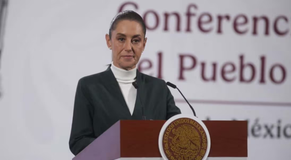 Gobierno presenta acuerdo con refresqueras para bajar azúcar y limitar publicidad a menores