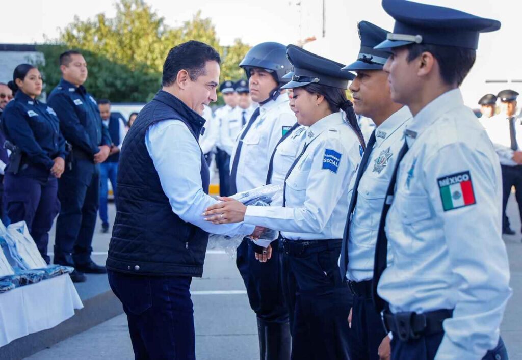 Toño Ochoa fortalece seguridad en Durango con entrega de uniformes tácticos