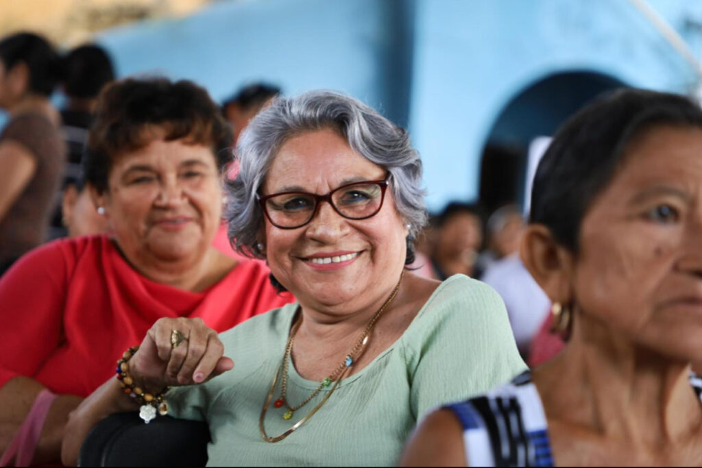 Mujeres de 50 años: conoce los programas y pensiones Bienestar disponibles este año
