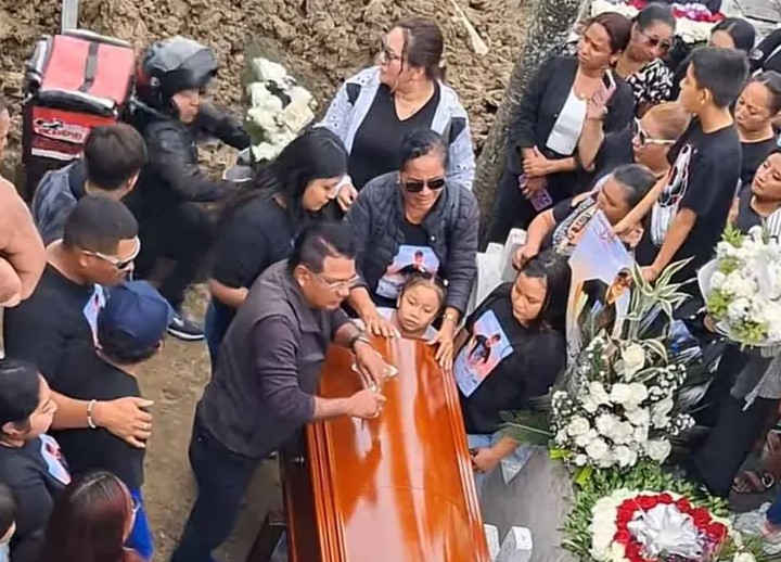 Repartidor de flores protagoniza accidente en funeral