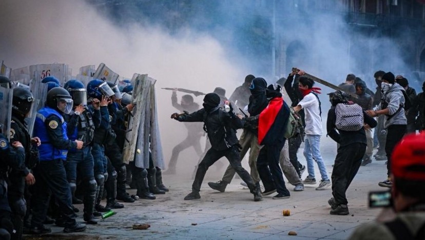 Enfrentamientos entre Policía y Manifestantes Marcan la Conmemoración del 2 de Octubre