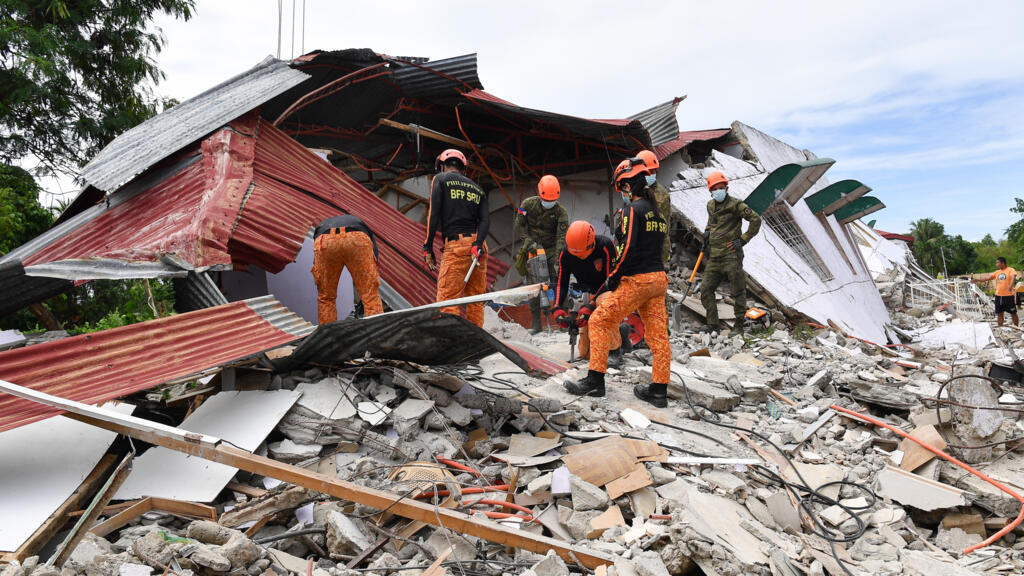Filipinas declara estado de calamidad tras sismo de magnitud 6.9; más de 60 muertos