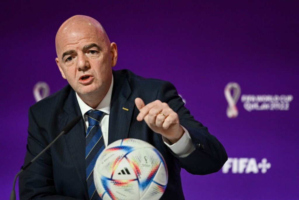 Gianni Infantino propone innovaciones en los torneos internacionales de fútbol