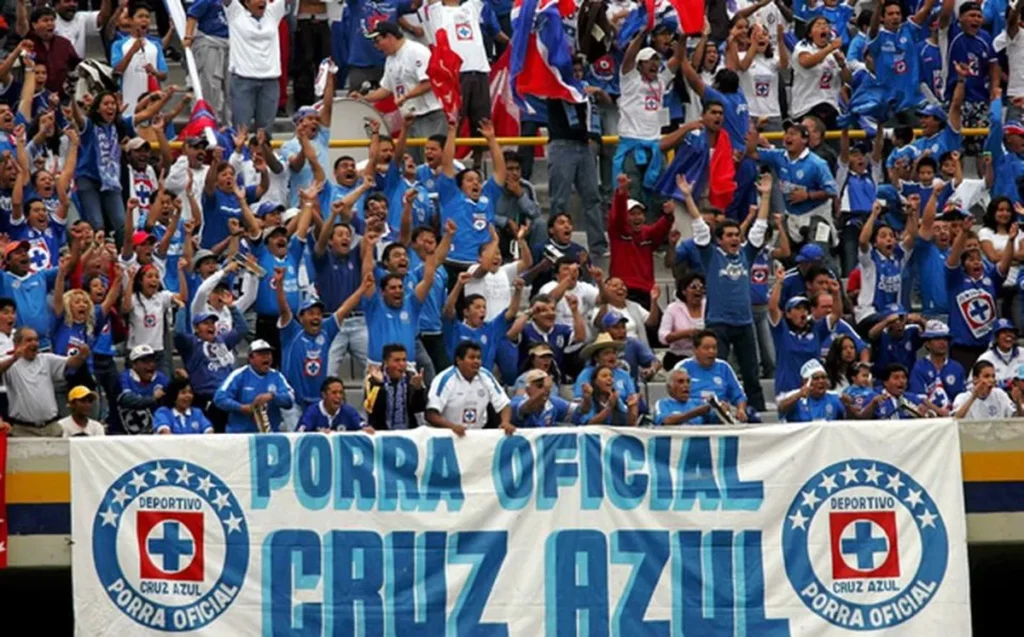 Aficionados de Cruz Azul vandalizan vivienda en Iztapalapa