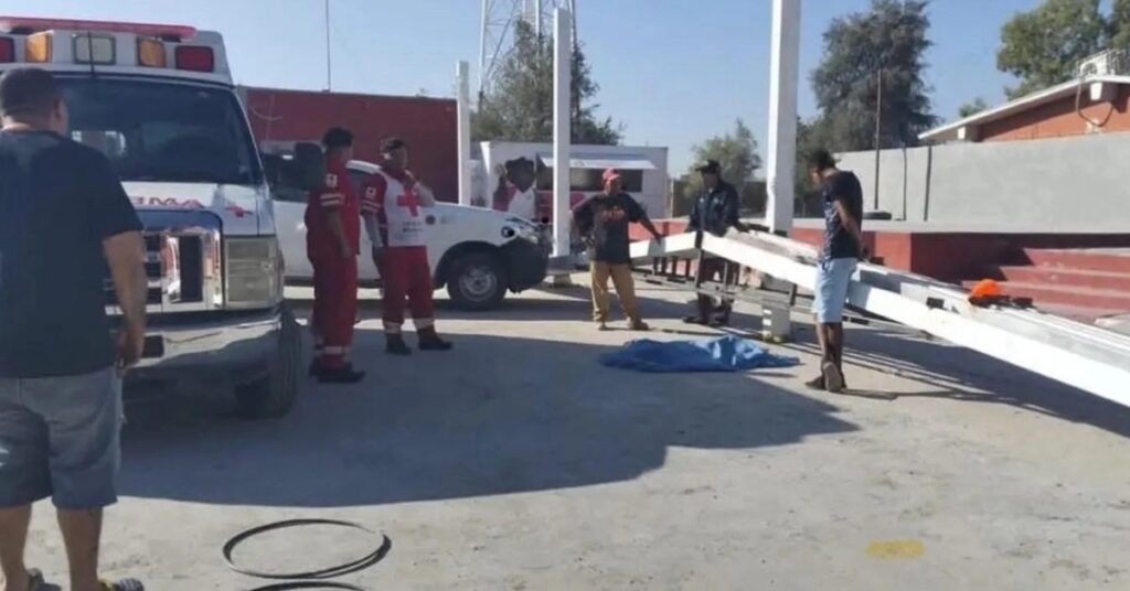 Niño de 6 años muere aplastado por estructura metálica en primaria de Coahuila