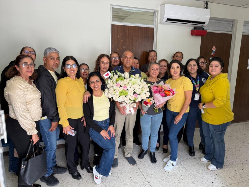 En Santiago, Elvia Luz Quiñones Palafox se despide tras 44 años de servicio en el sector salud