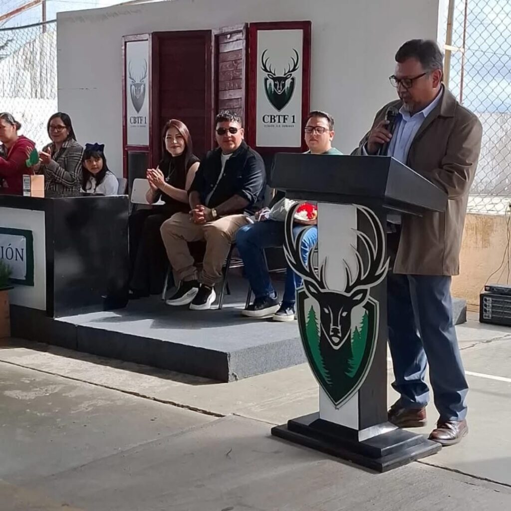 Homenaje a profesor que se jubila del CBTF 1