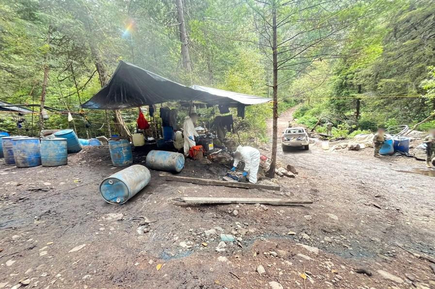 Multimillonario aseguramiento de droga en Durango