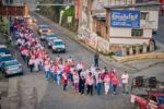 La presidenta municipal, Nancy Flores Ornelas, encabezó la Marcha Rosa en conmemoración del mes de la concientización sobre el cáncer de mama.