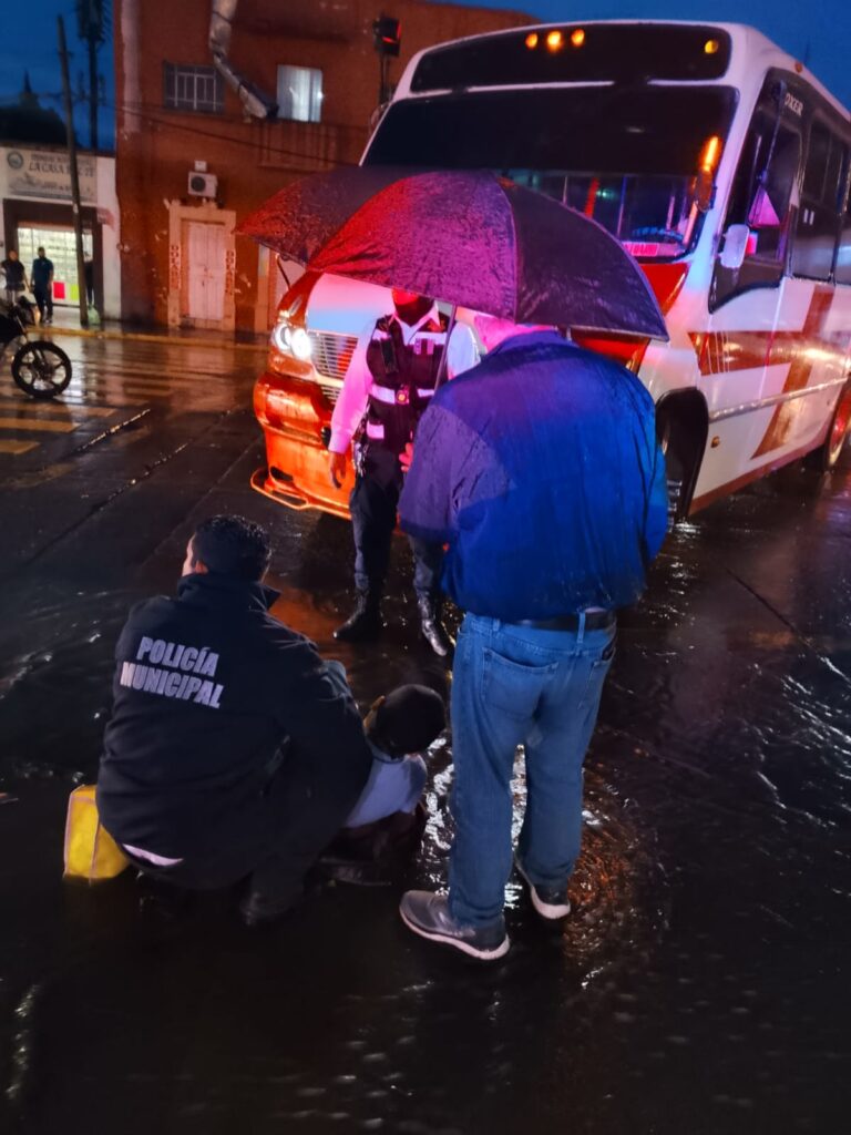 Abuelito arrollado por un autobús urbano