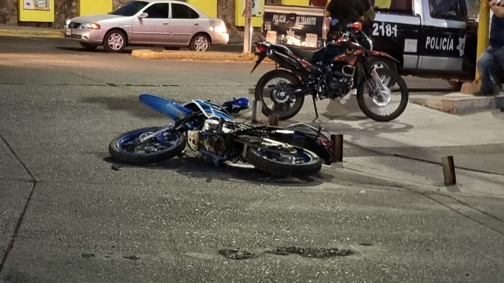 Menor motociclista grave al sufrir accidente