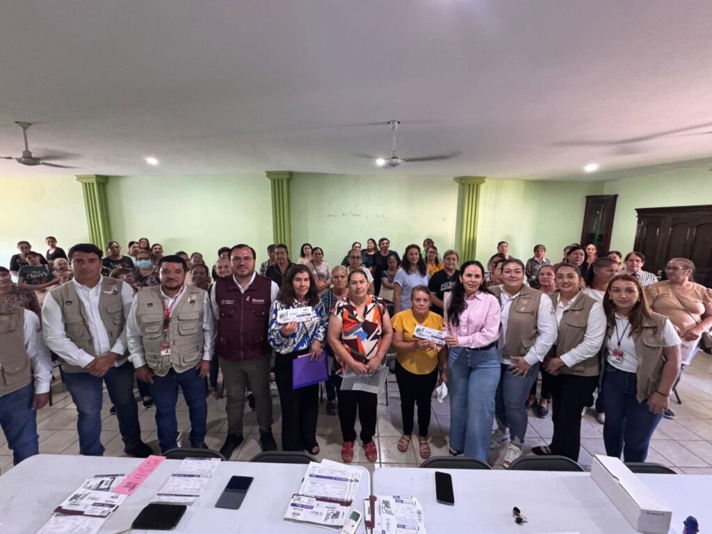 Entregan tarjetas del programa Pensión Mujeres Bienestar en Tamazula, Durango