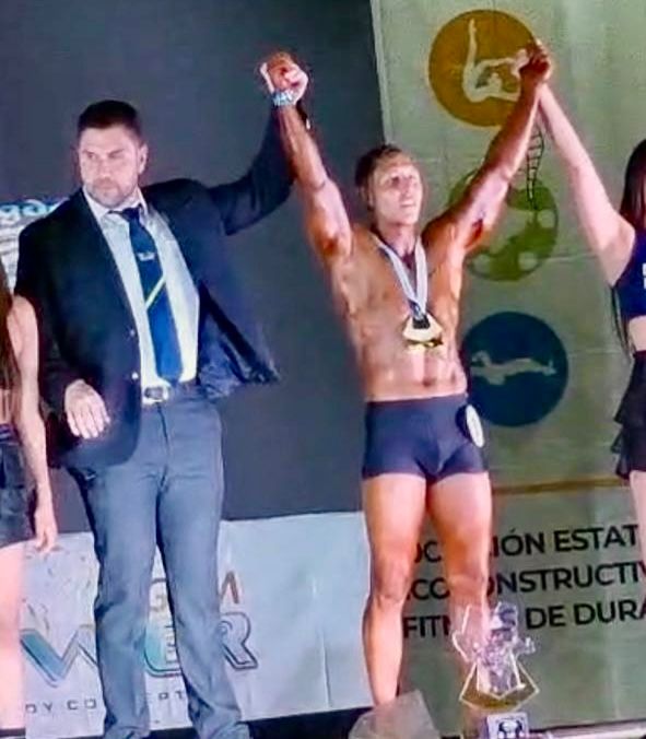 Santiaguero Ossiel Segovia triunfa en Mister Durango, primer lugar en fisicoculturismo