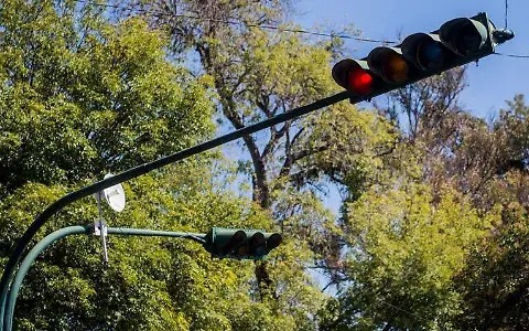 Más de 200 sancionados en la semana por pasarse la luz roja