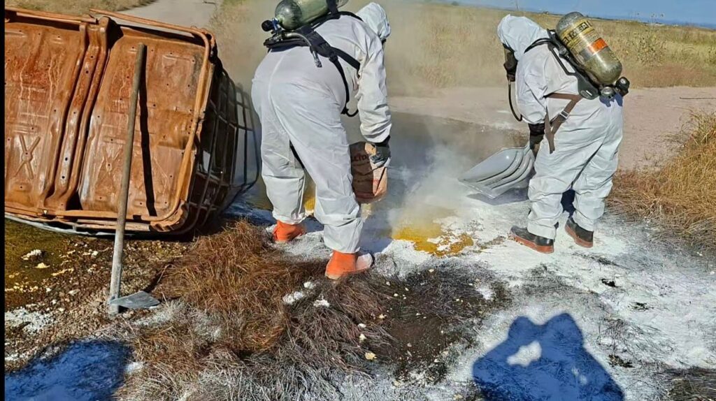 Controlan bomberos de Durango derrame de ácido acético