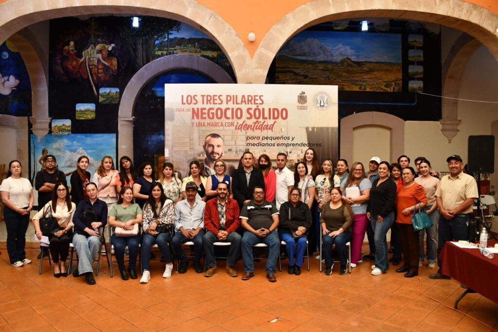 Capacitan a emprendedores de Santiago Papasquiaro en registro y fortalecimiento de sus marcas