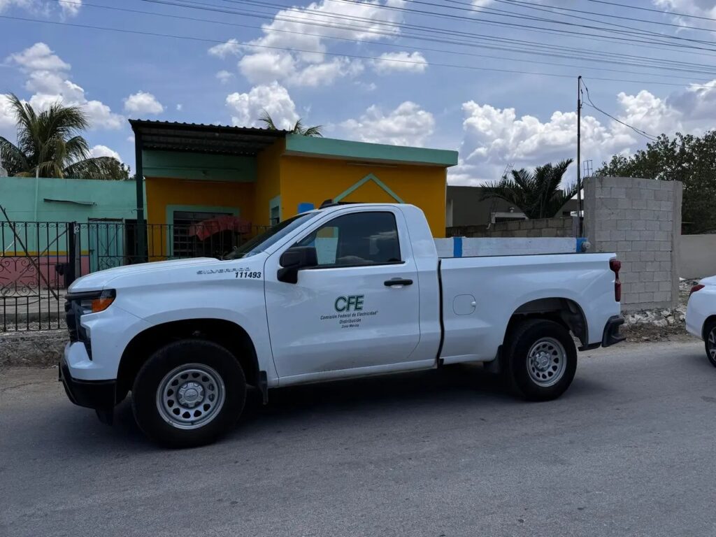 Investigan el robo de dos camionetas a la CFE