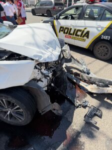 Fuerte choque se registró en céntrico crucero