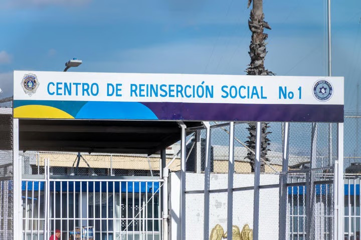 Manosea a conocida de la familia y lo sentencia el juez