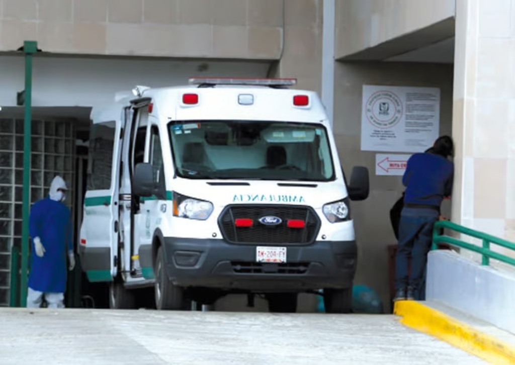 Bebé cayó de la cama de cabeza frente a su mamá