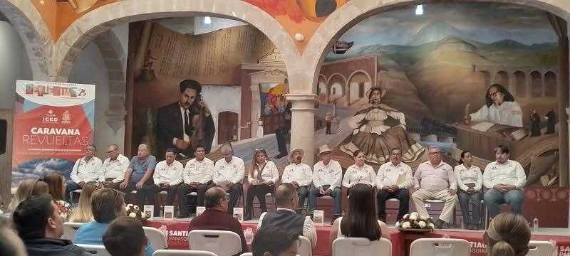 Emotivo Encuentro Estatal de Cronistas en el cierre del Festival Revueltas 2025 en Santiago