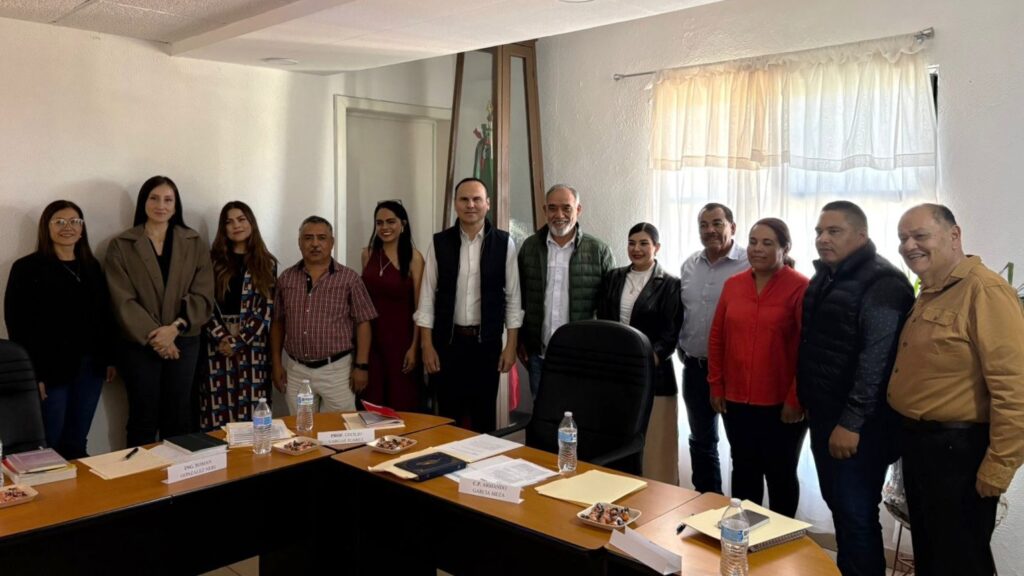 Realizan reunión para fortalecer inversión y desarrollo económico en Poanas