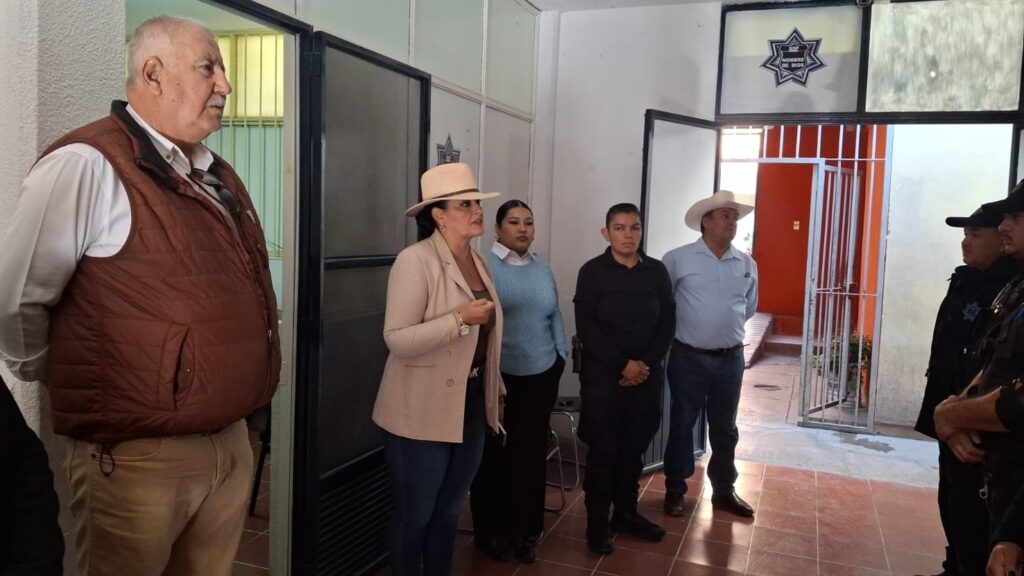 Entregan equipo de circuito cerrado y material para mejorar instalaciones de Seguridad Pública