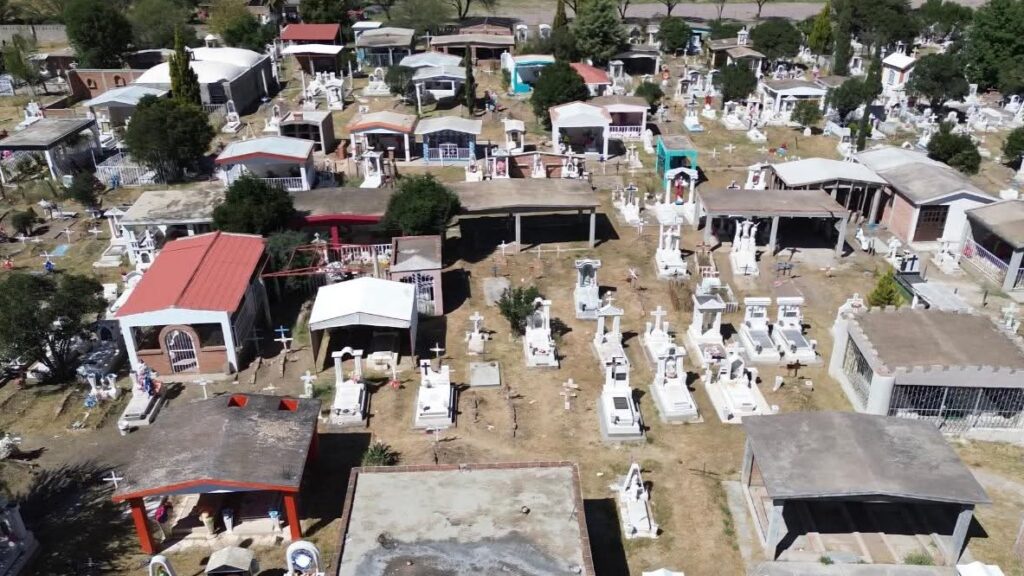 Panteón Municipal listo para recibir a familias este Día de Muertos