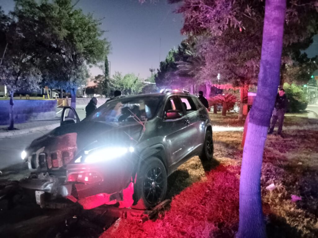 Accidente en la madrugada frente a las oficinas del PRI