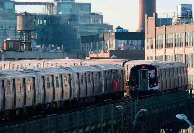 Fallecen dos niñas al practicar peligroso reto viral en el metro de Nueva York