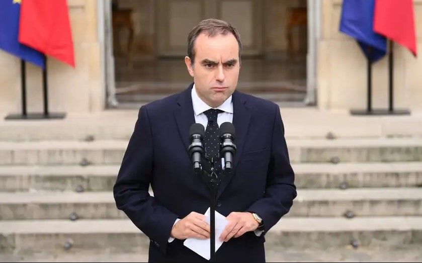 Renuncia del Primer Ministro Francés tras presentar gabinete