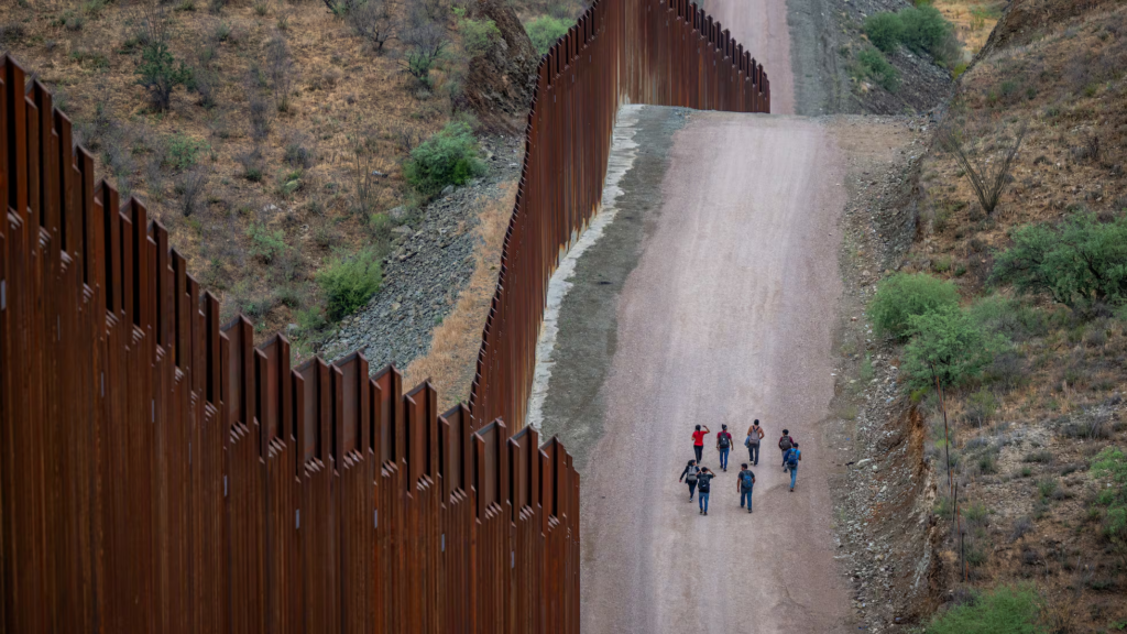 EE.UU. lanza ‘Operación Muro del Río’ para reforzar la frontera sur con México