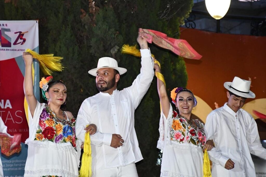 Festival Revueltas 2025 sigue llenando de arte y tradición a Santiago Papasquiaro