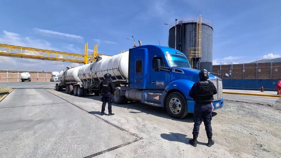 Aseguran 1.6 millones de litros de huachicol en Silao
