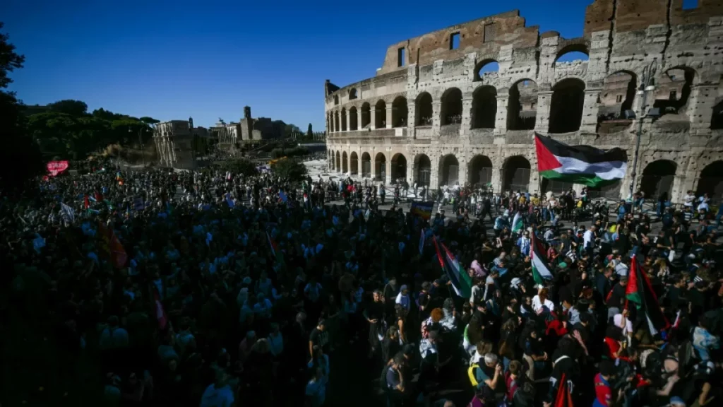 Multitudinarias marchas en Europa exigen el fin de la ofensiva israelí en Gaza