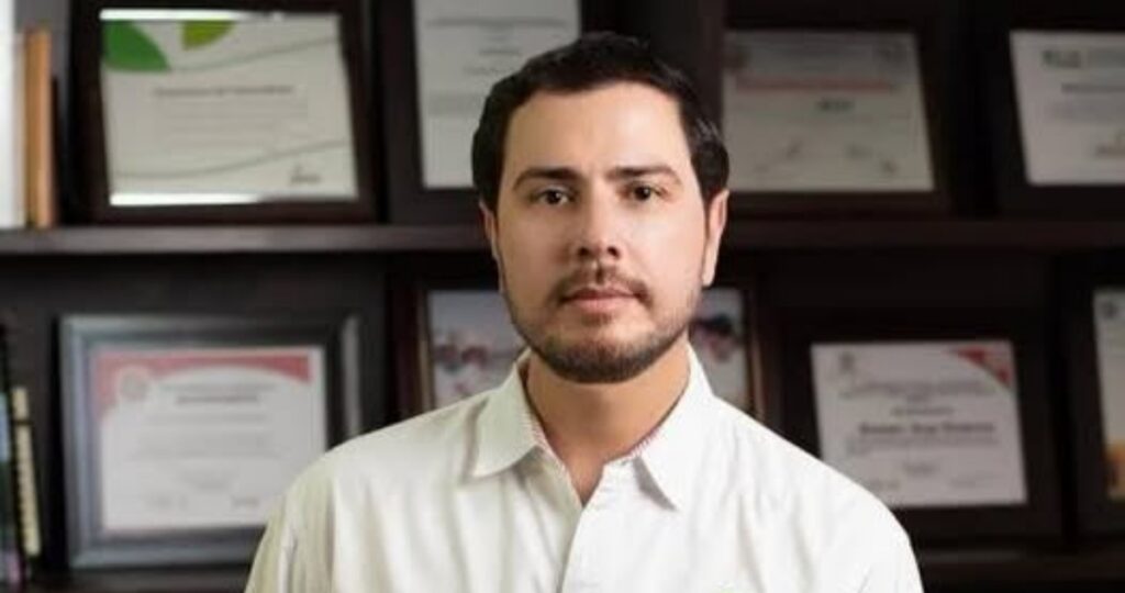 Congreso guarda minuto de silencio en memoria de líder limonero Bernardo Bravo