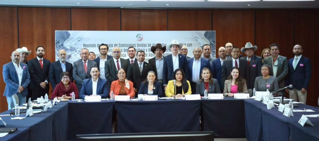 Gobierno del Estado gestiona recursos en el Senado para fortalecer el campo y proteger a productores