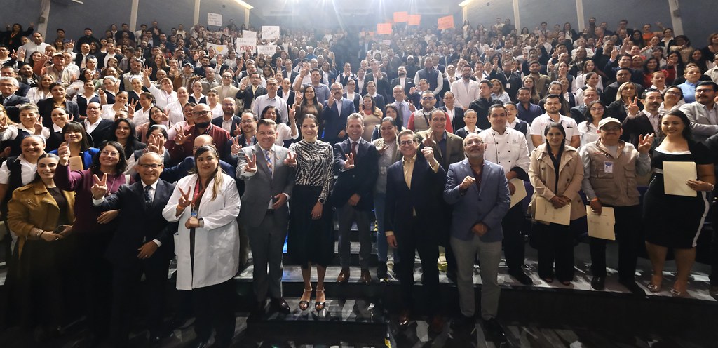 Entregan 158 bases definitivas a personal del OPD Servicios de Salud Jalisco
