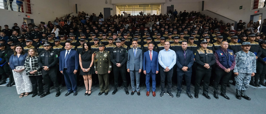 Lemus refrenda respaldo a la Policía Estatal durante la graduación de la Generación 68