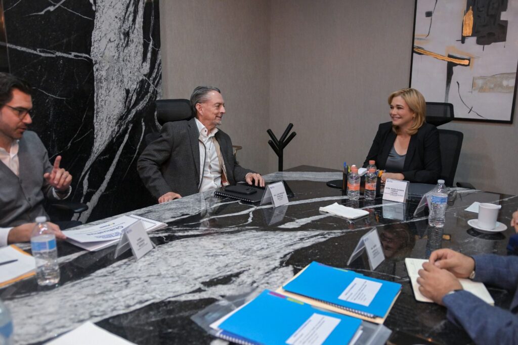 Maru Campos analiza con empresarios proyectos de desarrollo industrial