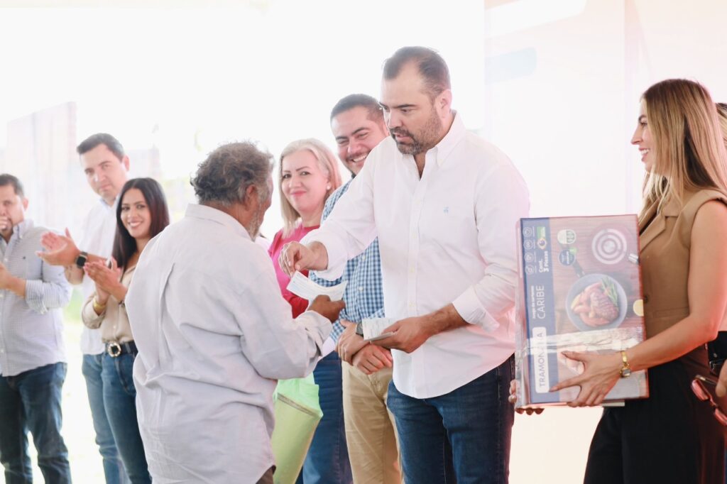 Entregan 6.8 millones de pesos a familias afectadas por inundaciones en Tlajomulco