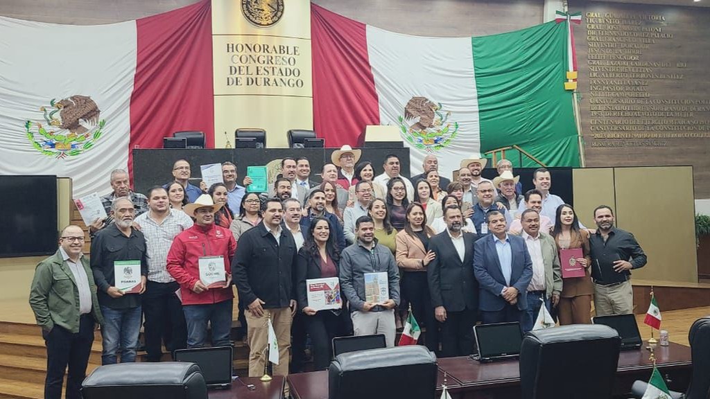 Armando García presenta Plan Municipal de Desarrollo ante Congreso de la Unión