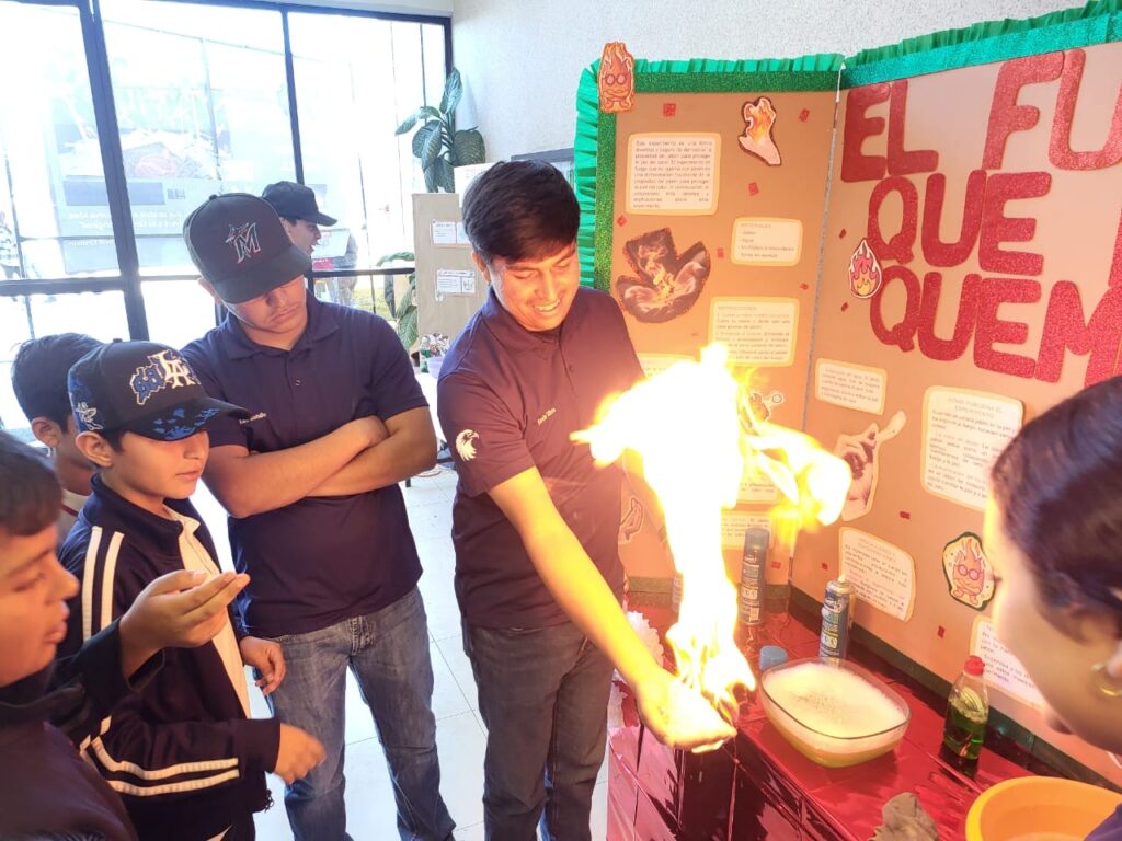 Realizan con éxito la Feria de Ciencias 2025